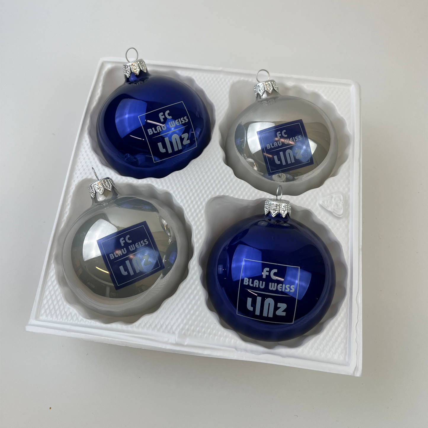FC Blau-Weiß Linz Weihnachtskugeln 4er-Set Bild 2