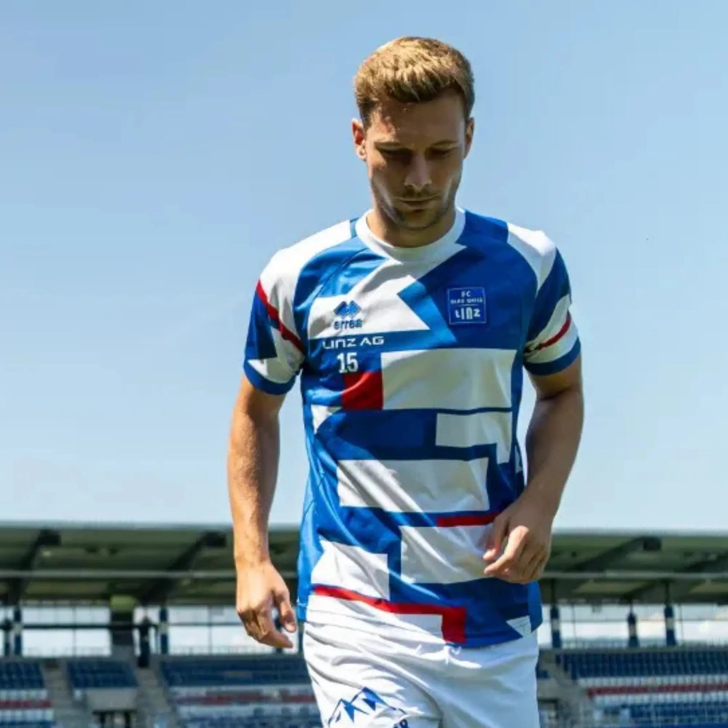 FC_Blau_Weiss_Linz_Aufwaermshirt_1