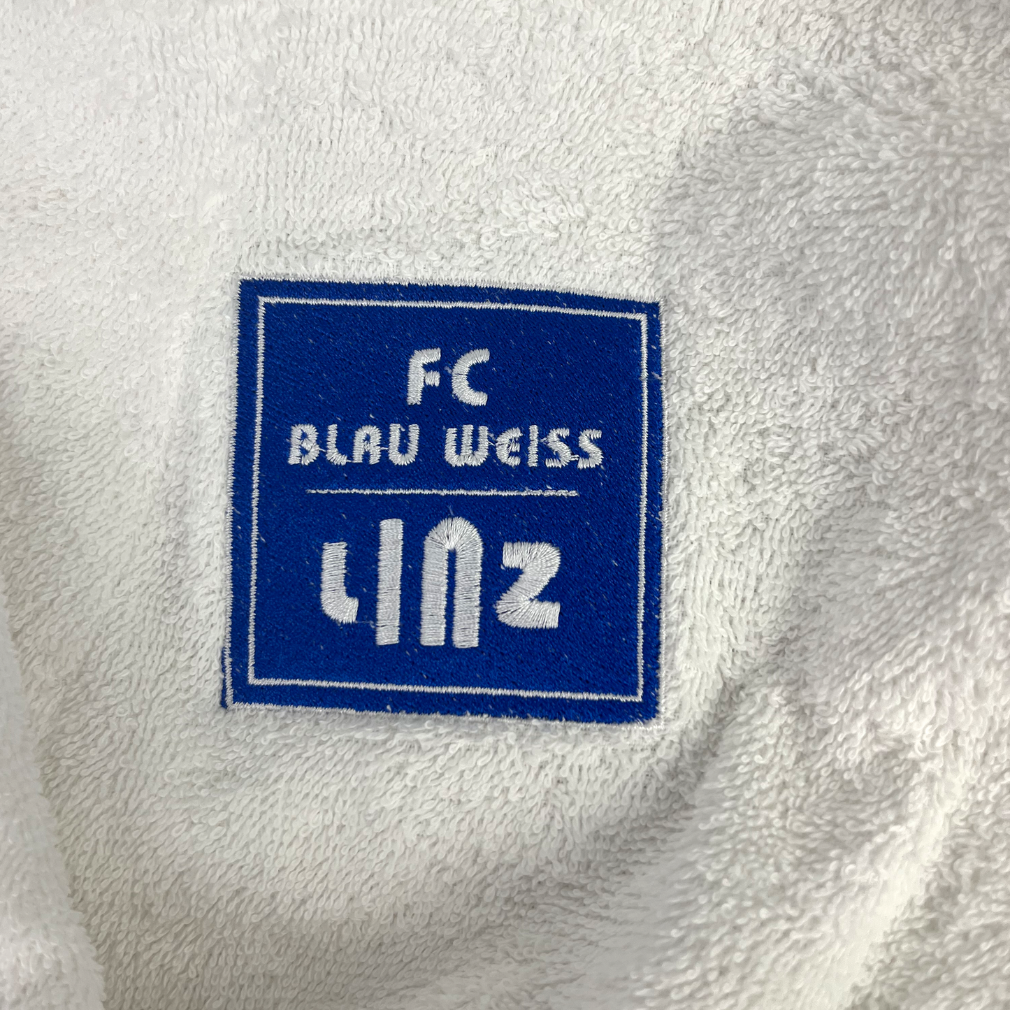 FC Blau-Weiß Linz Bademantel Bild 2