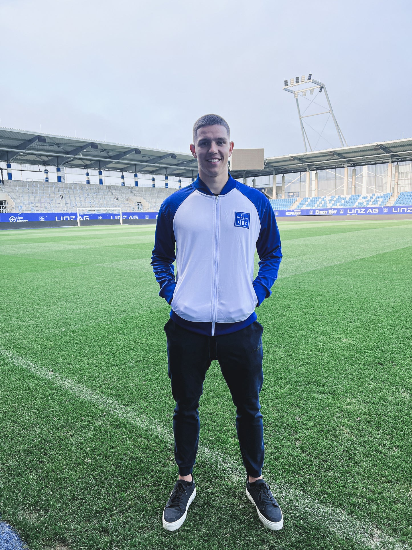 FC Blau-Weiß Linz Retrojacke Bild 2