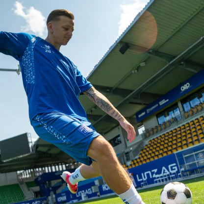 FC_Blau_Weiss_Linz_Trainingsbekleidung_1