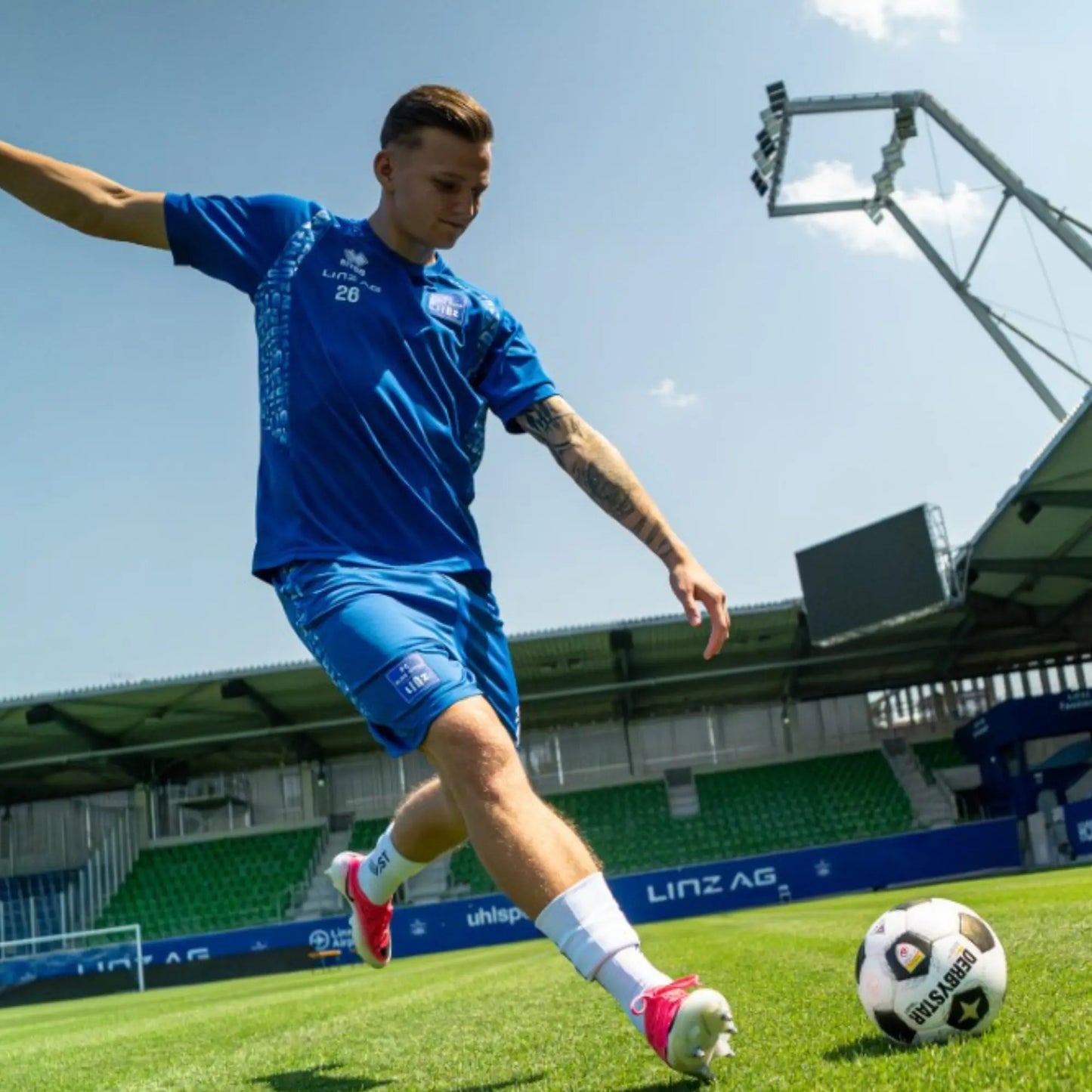 FC_Blau_Weiss_Linz_Trainingsbekleidung_2
